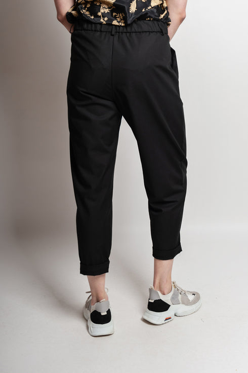 Pantaloni asimmetrici a pieghe Margret